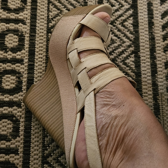 BCBG(eneration) Wedges - Picture 6 of 8
